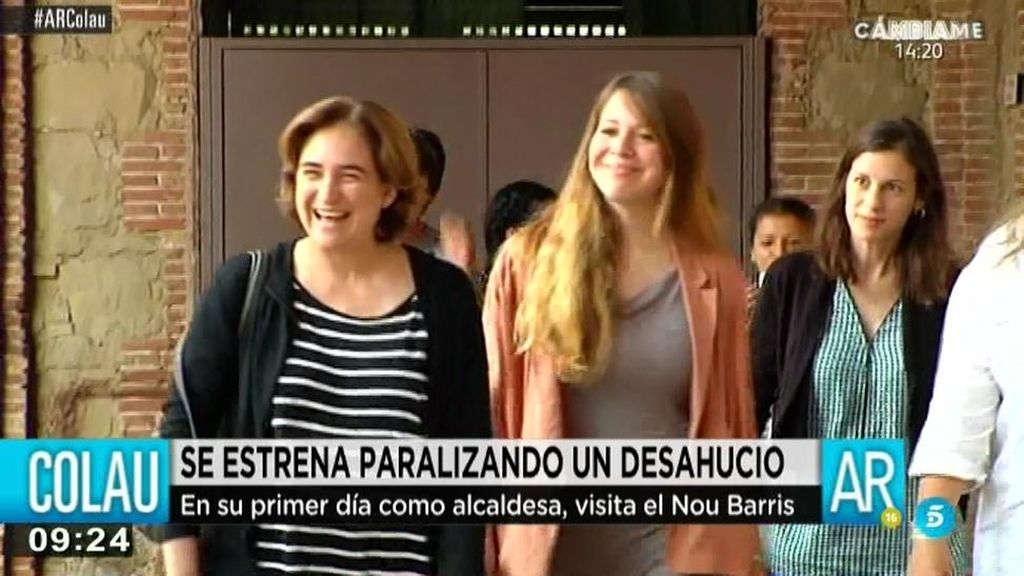 Ada Colau se estrena como alcaldesa paralizando un desahucio