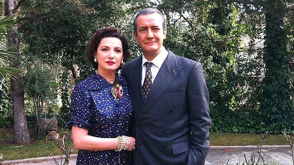 Don Juan Carlos de Borbón presenta a su familia en el biopic 'El Rey'