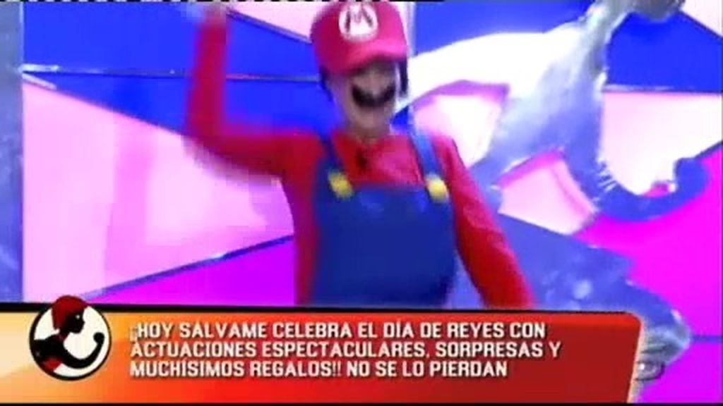 Los colaboradores de 'Sálvame' se disfrazan de juguetes en Reyes