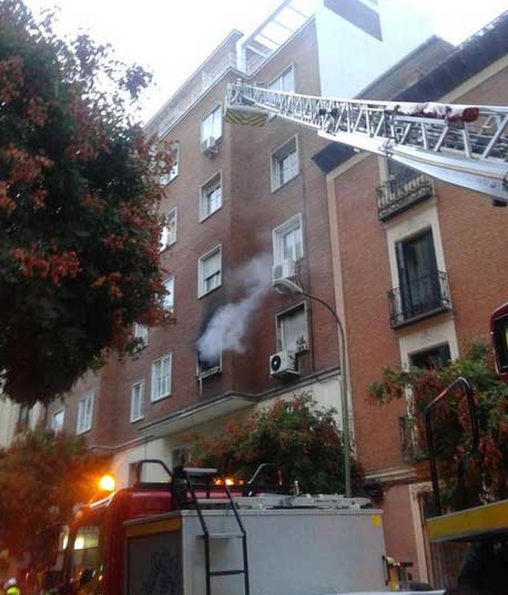 Fallece una mujer en el incendio de su casa en Madrid