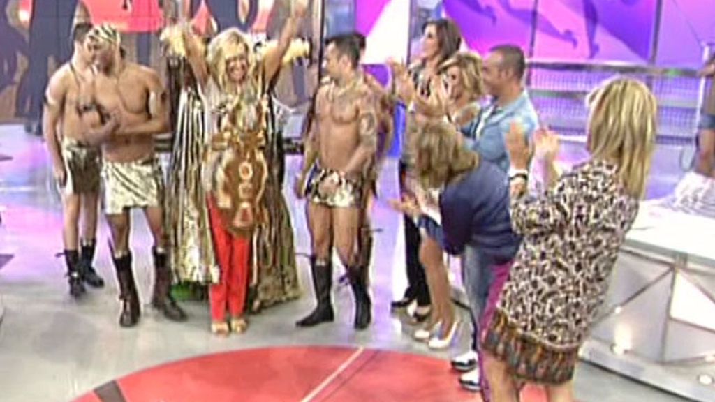 Sálvame se arrodilla ante Rosa Benito