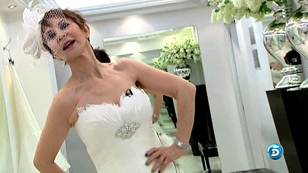 Karmele Marchante se viste de novia para anunciar la boda