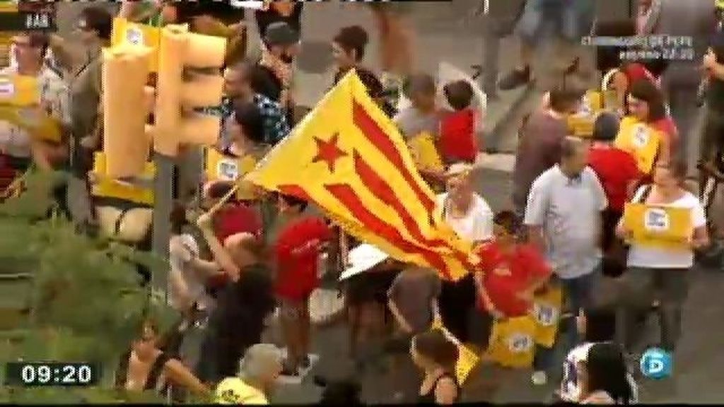 Un 45% de los catalanes prefiere acatar la resolución de Constitucional respecto a la consulta