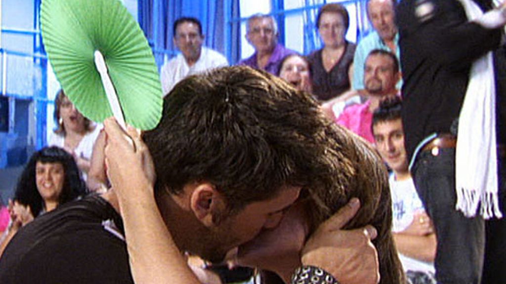 ¡Fabián y Virginia se besan!