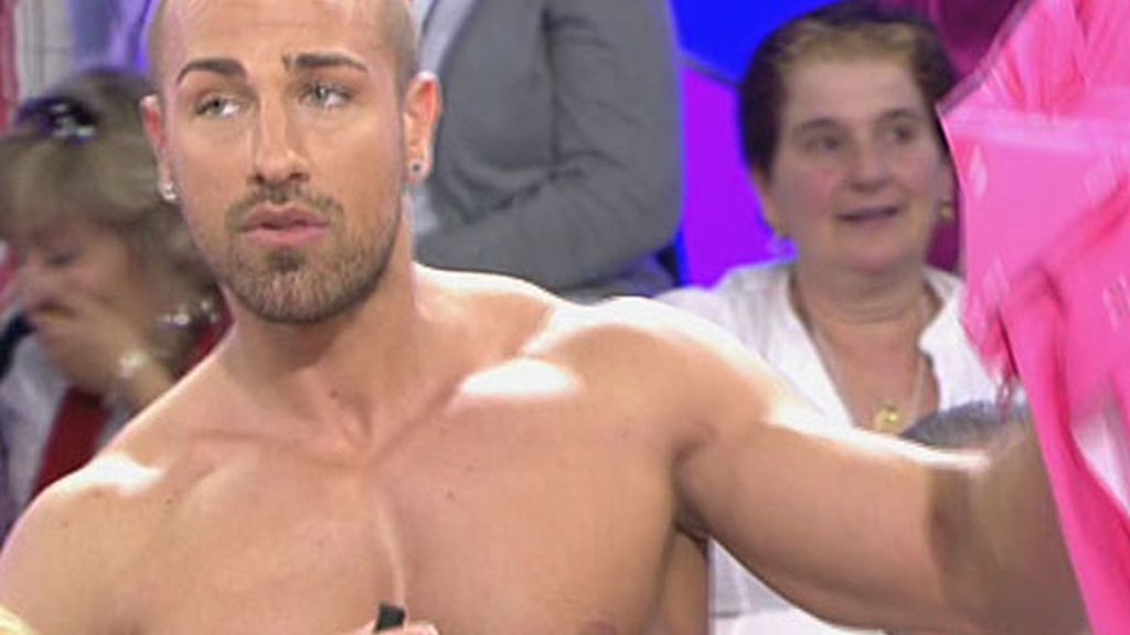 Rafa Mora presume de cuerpo