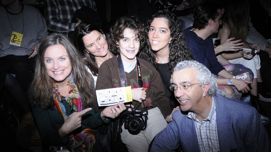 Los familiares de los diseñadores de Heridadegato, entre los que se encuentra la madre de María Rosenfeldt, la fotógrafa Ouka Leele