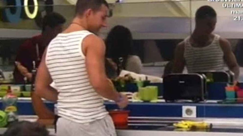 El cuerpo de Aris vuelve loco a las mujeres