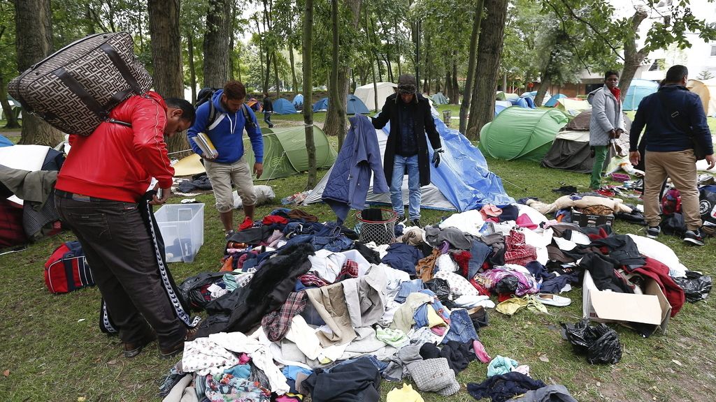 La solidaridad ciudadana atiende en Bruselas a cientos de refugiados