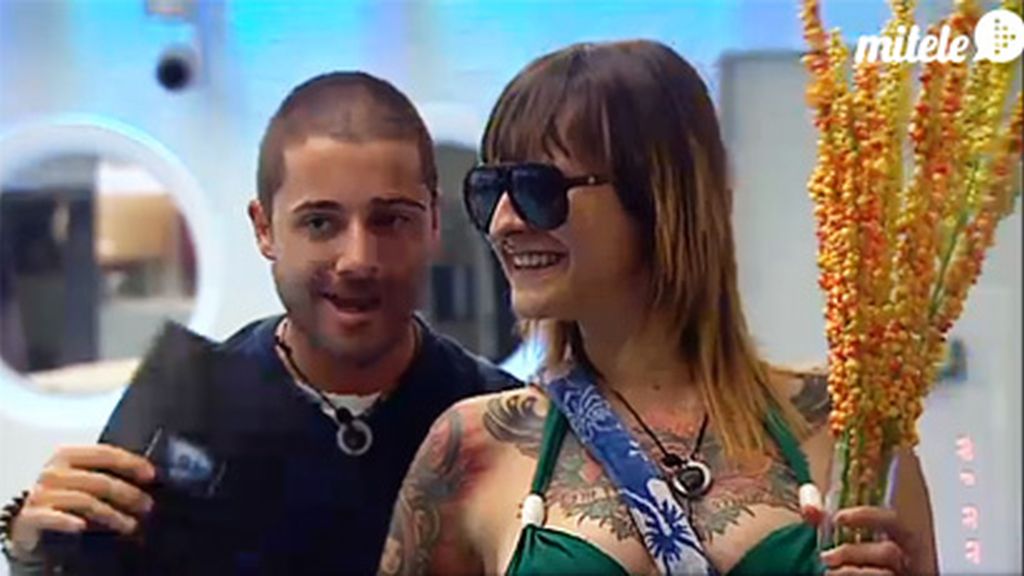 Las chicas suben la temperatura de la casa