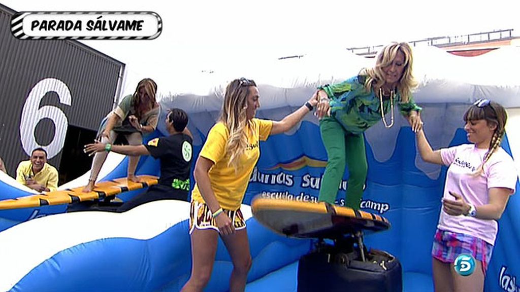 Locos por el surf en la 'Parada Sálvame'