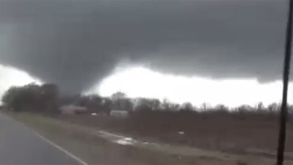 Un tornado deja tres muertos en Misisipi