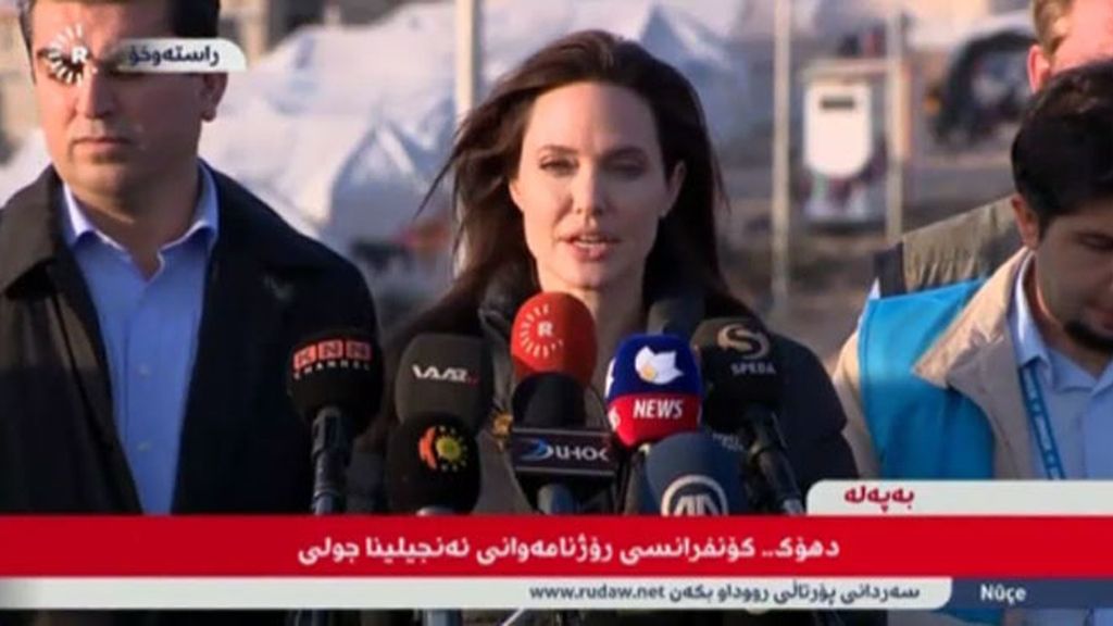Angelina Jolie visita un campo de refugiados kurdos en Iraq