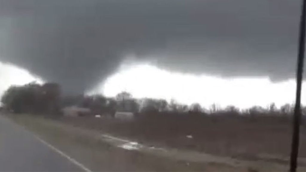 Un tornado deja tres muertos en Misisipi