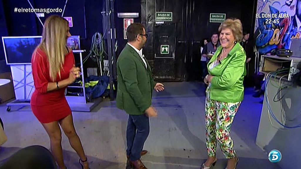 Continúa el reto de Carmen Bazán con Melu: esta vez surfeando y bailando