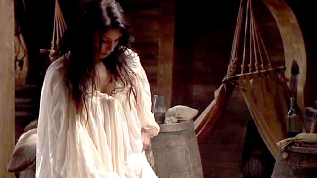 Carmen Bocanegra pierde la ropa