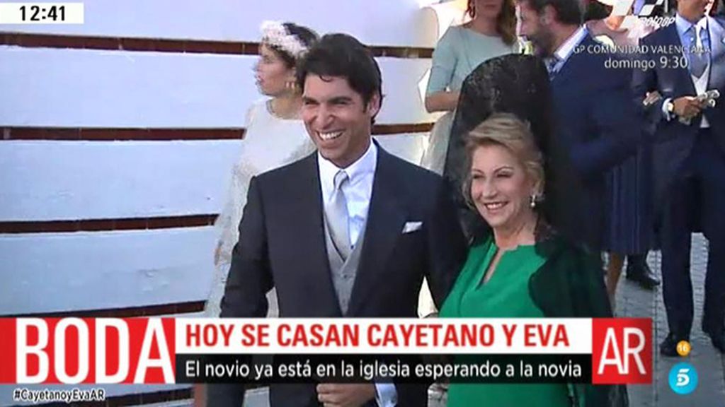 La llegada de Cayetano Rivera a la Iglesia, en el día de su boda con Eva González