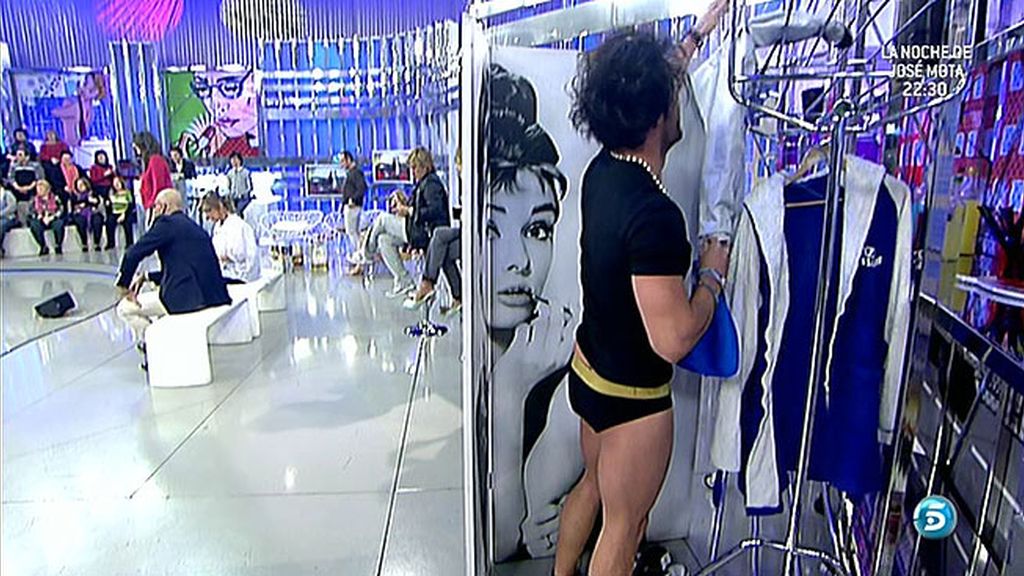 Paz Padilla quería comprobar en primera persona cómo es Aless en bañador