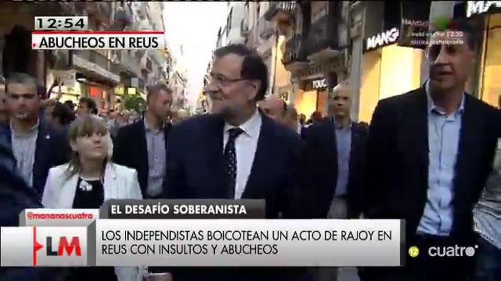 Rajoy y Albiol interrumpen un paseo en Reus por abucheos de independentistas