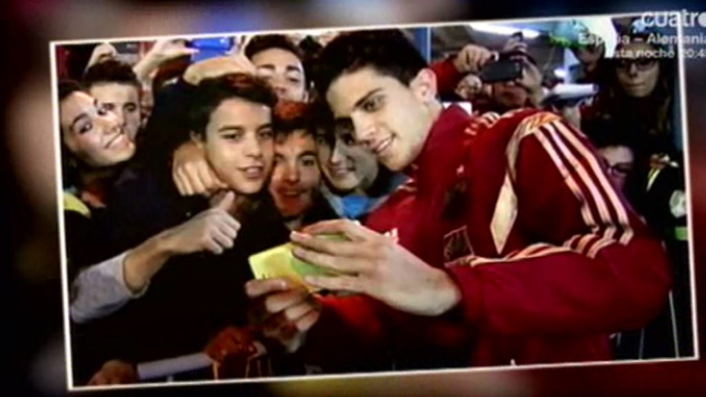 Los Manolos recuperan el selfie ‘borrado’ de un chaval fan de La Roja con Bartra