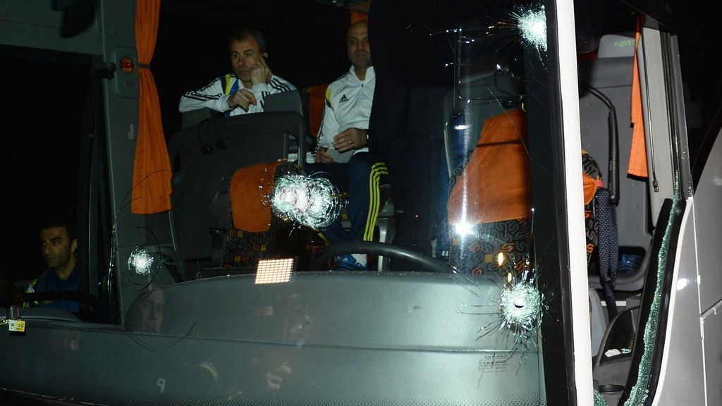 Tirotean el autobús del Fenerbahce turco cuando volvía de ganar un partido