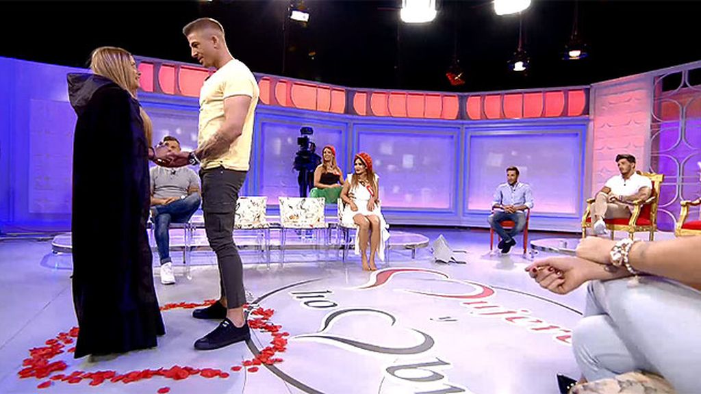 Laia lanza un conjuro de amor a Labrador