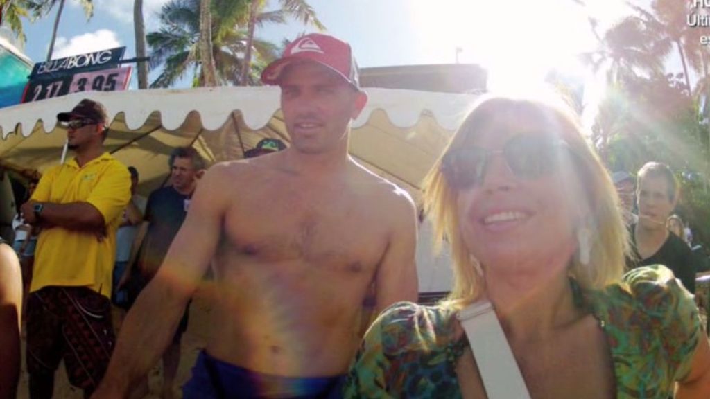 La colaboradora ha intentado hasta aprender a hacer surf