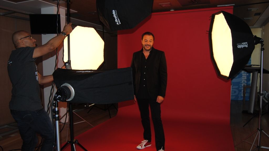 Roberto Vilar en la sesión de fotos