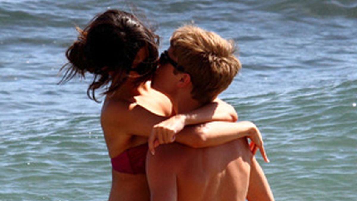 Justin y Selena, frenesí en la playa durante sus vacaciones FOTO: GTRES
