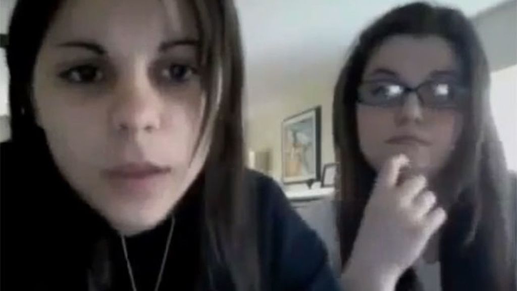 Obligadas a dejar el instituto tras ser amenazadas por colgar un vídeo racista en Internet Obligadas a dejar el instituto tras ser amenazadas por colgar un vídeo racista en Internet