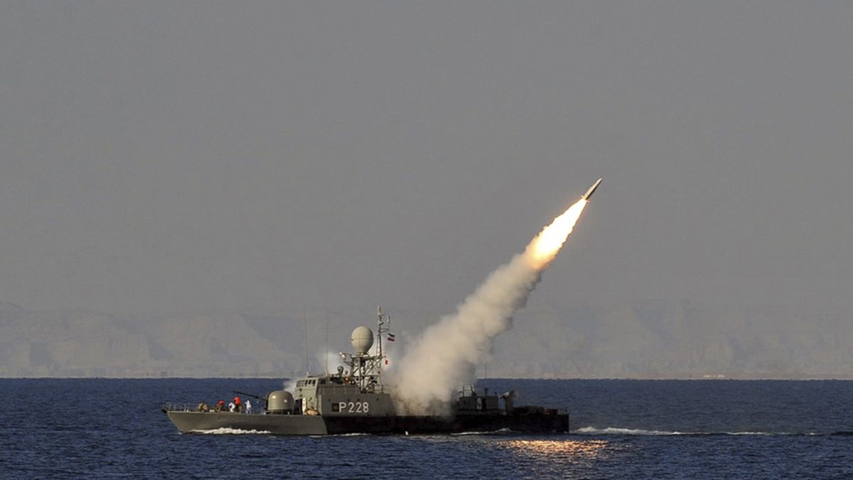 Irán pruebas nuevos misiles en maniobras navales que lleva a cabo en el Golfo Pérsico