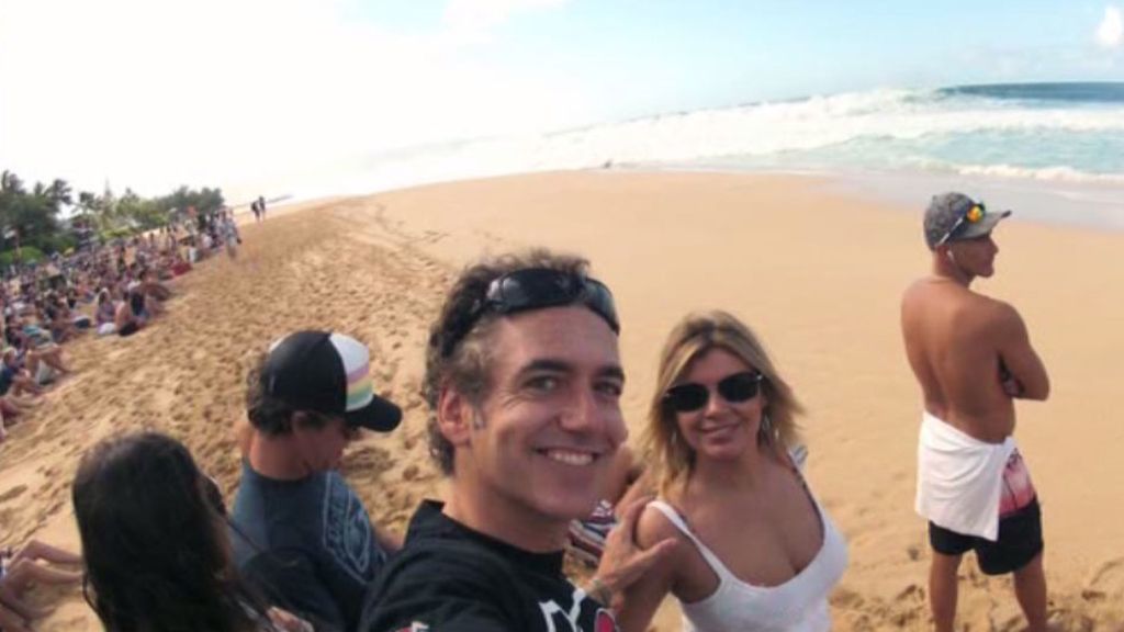 La colaboradora ha intentado hasta aprender a hacer surf