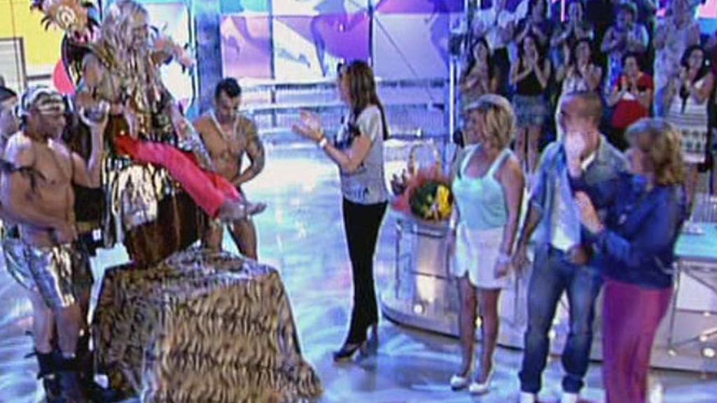 Sálvame se arrodilla ante Rosa Benito