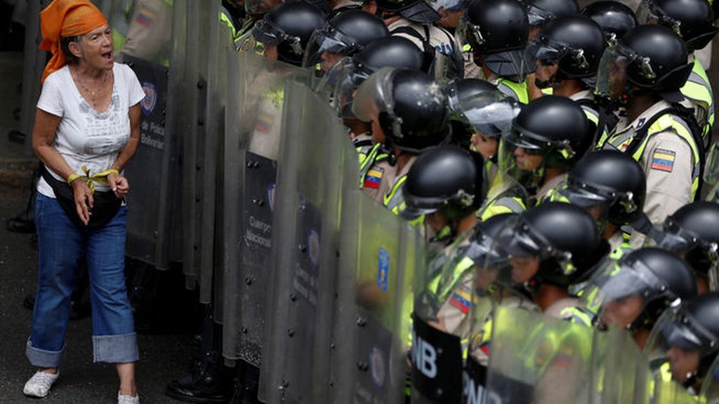 Los venezolanos salen a la calle para exigir el revocatorio contra Maduro