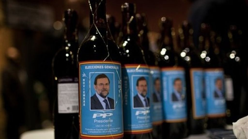 Botellas de vino con el logo de Mariano Rajoy