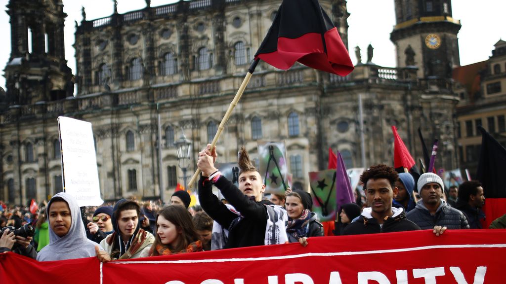 Manifestaciones en contra y a favor de los refugiados en Dresden