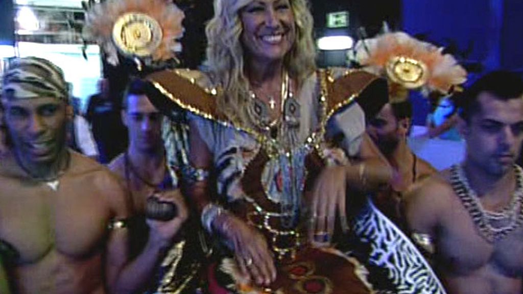 Sálvame se arrodilla ante Rosa Benito