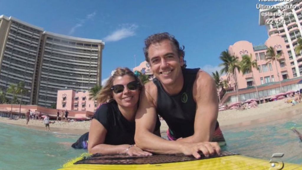 La colaboradora ha intentado hasta aprender a hacer surf