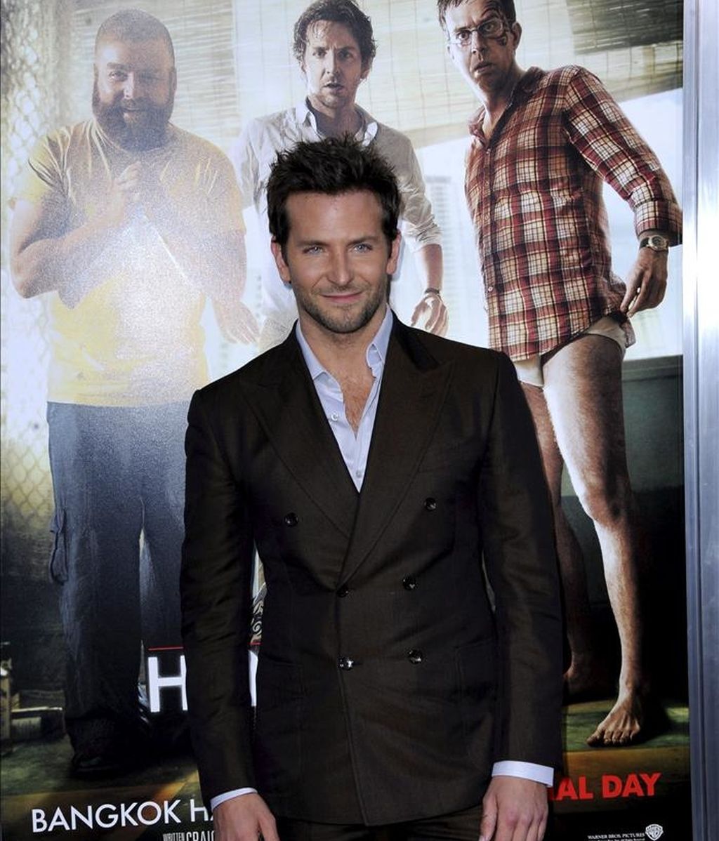 El actor estadounidense Bradley Cooper posa durante su llegada al estreno de la película "Resacón 2, ¡Ahora Tailandia!", dirigida por Todd Phillips, en Los Ángeles, California (EEUU), el 19 de mayo de 2011. EFE/Archivo El actor estadounidense Bradley Cooper posa durante su llegada al estreno de la película "Resacón 2, ¡Ahora Tailandia!", dirigida por Todd Phillips, en Los Ángeles, California (EEUU), el 19 de mayo de 2011. EFE/Archivo