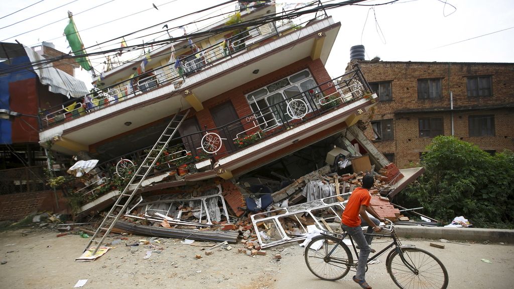 Milagros en el caos que reina en Nepal