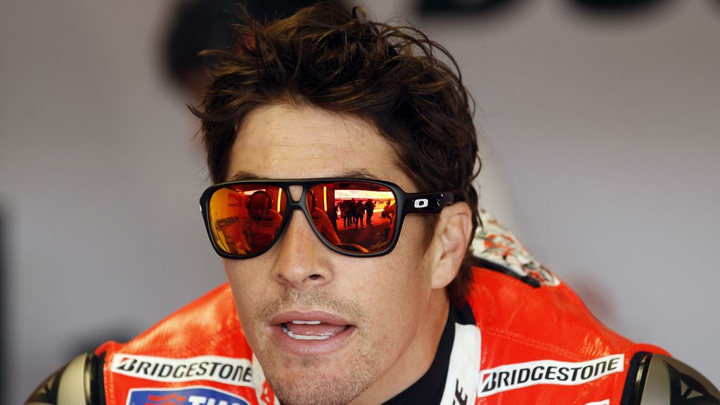 Nicky Hayden estrena gafas de sol en el GP de Gran Bretaña