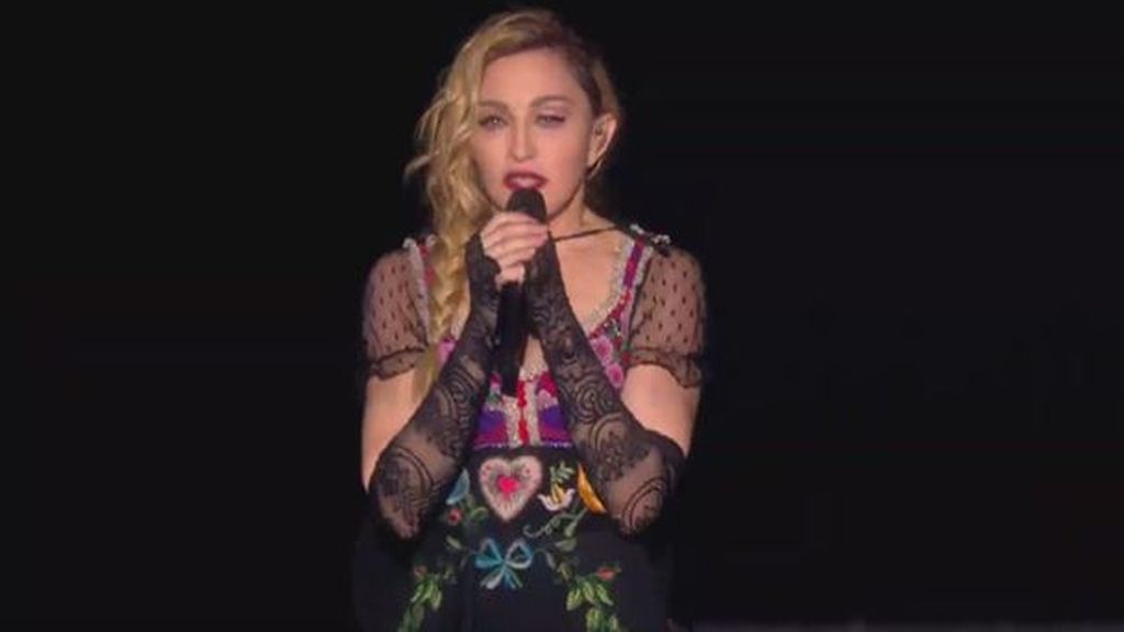 Emoción incontrolable: Madonna llora al recordar a las víctimas de París