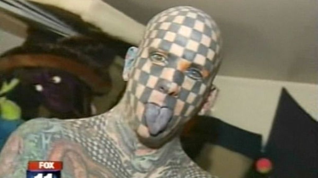 Tatuajes en el 98 por ciento del cuerpo