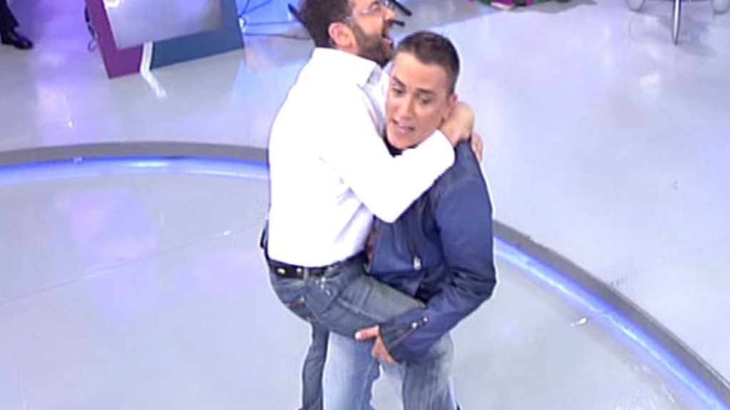 El equipo se desmadra analizando el encuentro de Alesandro y Noemí