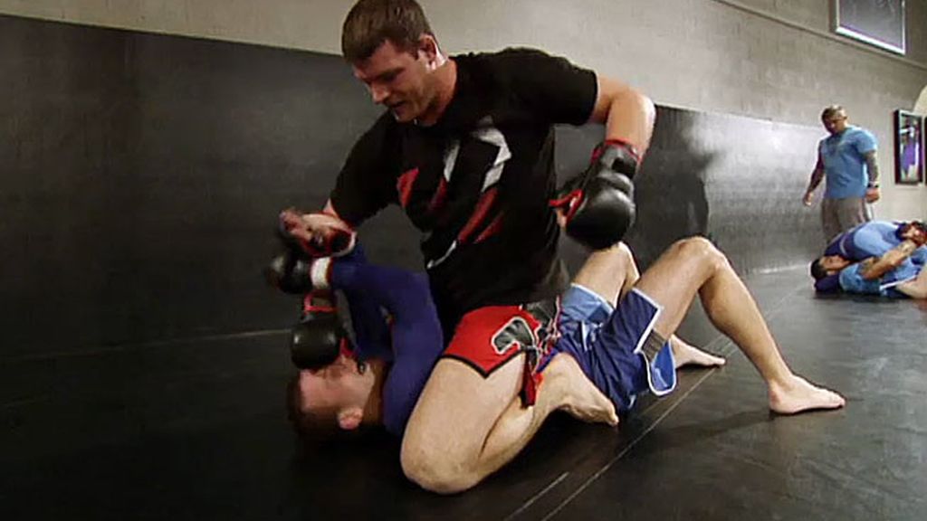 El aspirante se prepara para combatir frente a Dennis