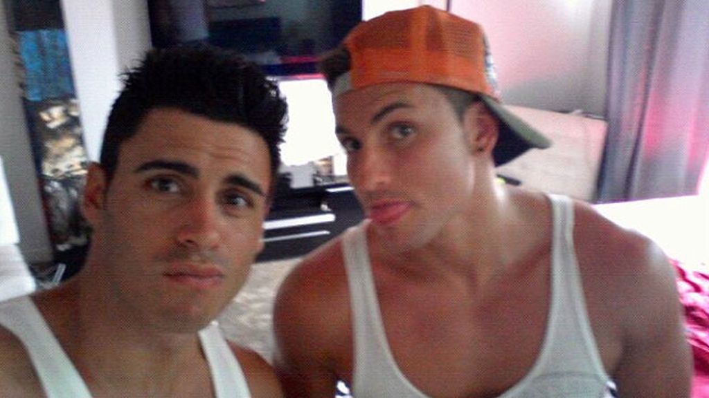 Dos solteros en América