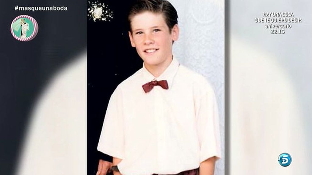 Antonio y María, junto a su wedding planner, buscan traje para su gran día