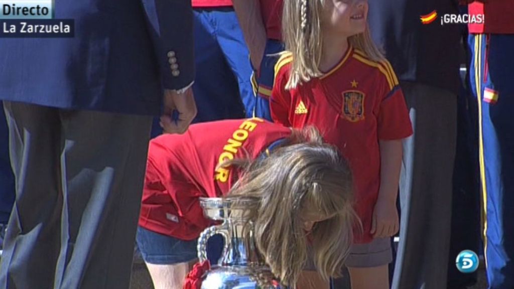 Las hijas de los Príncipes de Asturias disfrutan con La Roja