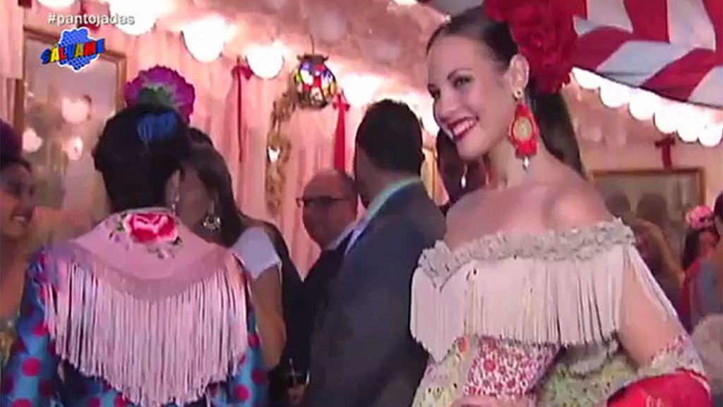 Kiko sale de su casa junto al hermano de Jessi mientras ella disfruta de la feria