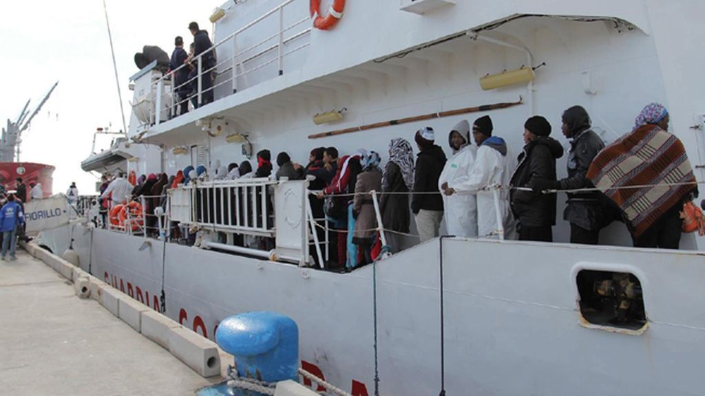 Miles de inmigrantes llegan a las costas de Italia en su sueño de alcanzar Europa