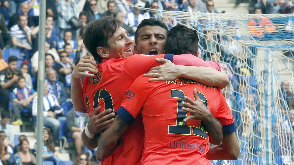 El Barça allana su título de Liga tras ganar con solvencia al Espanyol
